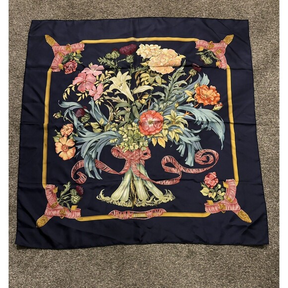 HERMES Scarf Carre 90cm REGINA by Leila Menchari 100% Silk Dark blue Pink R1439 - Picture 1 of 7